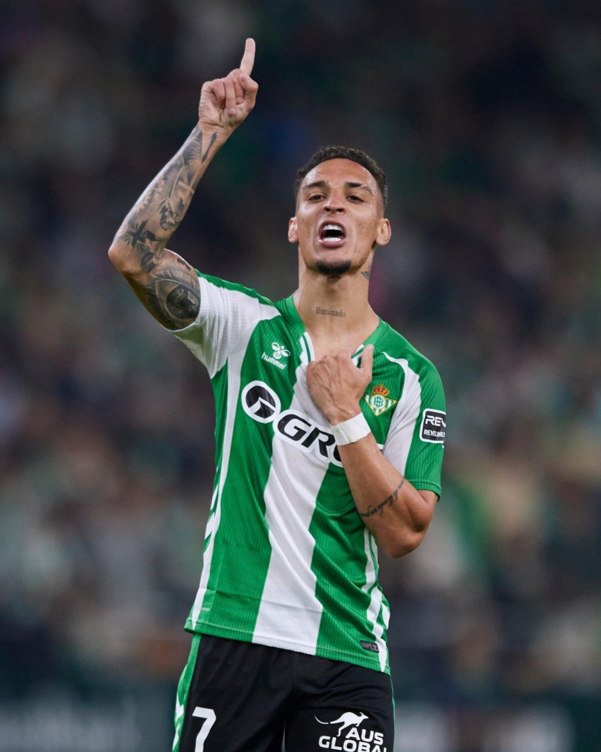 Antony giờ đây giống như một 'nhạc trưởng' thực thụ tại Real Betis (Ảnh: Real Betis).