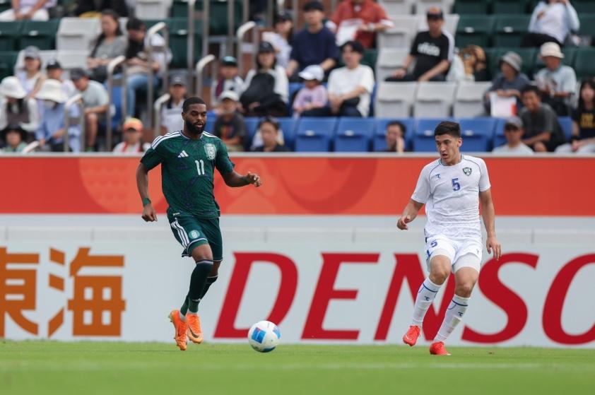 CĐV Uzbekistan đồng loạt nhắc tên Việt Nam sau chiến thắng 3-0 tại ASIAD 2026